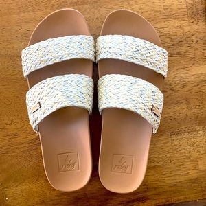 Reef cushion vista raffia sz7